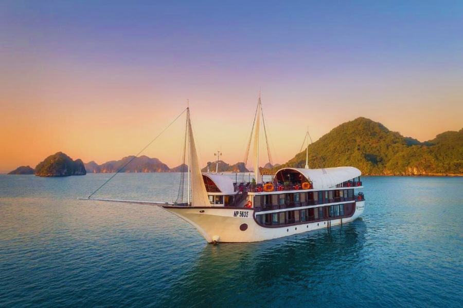Sunset moment – Private Cruises in Halong Bay by Auasia Travel